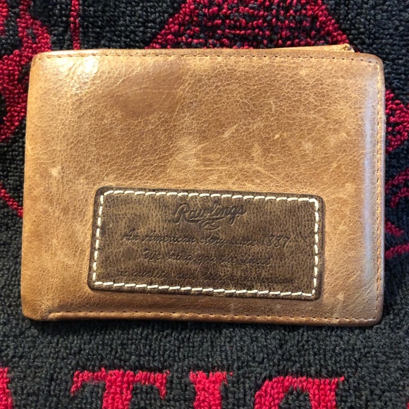 Men’s Rawlings bifold wallet. Gently used. - Picture 2 of 6